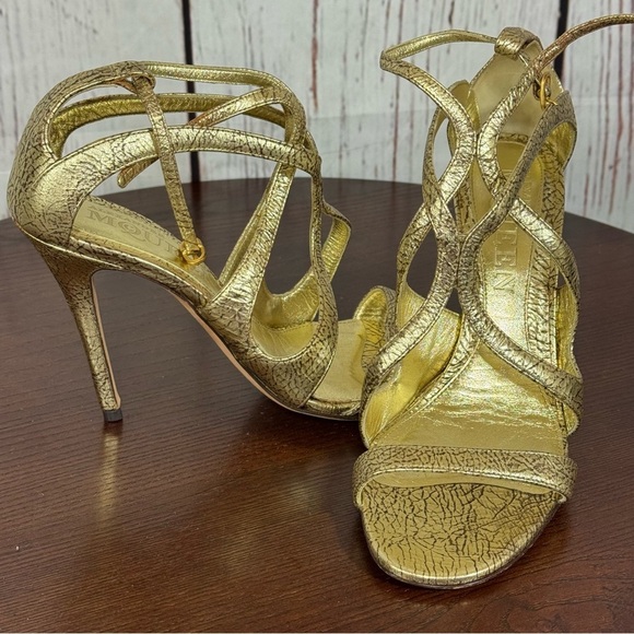 Alexander McQueen Shoes - ALEXANDER MCQUEEN distressed crackled Gold leather gladiator strappy sandals 8